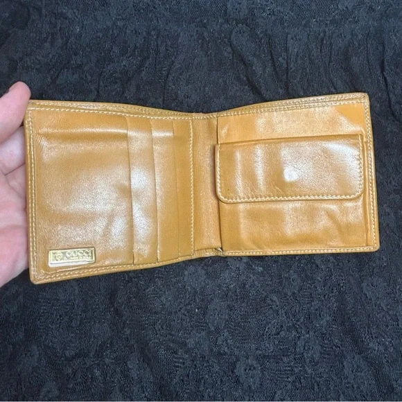 Vintage Gucci Micro GG Bifold Wallet – Beige PVC & Tan Leather - Picture 4 of 11